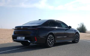 BMW 735i 2025 Foto 2
