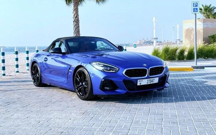 BMW Z4 2024 للإيجار في دبي