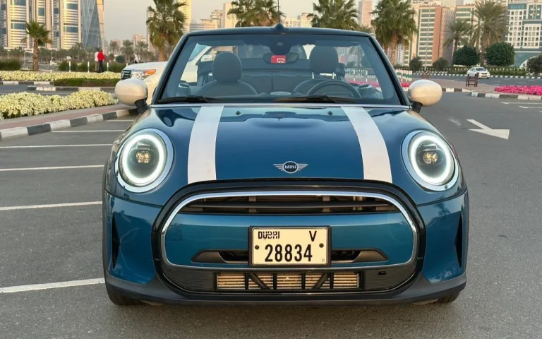 Mini Cooper Convertible 2024 للإيجار في دبي