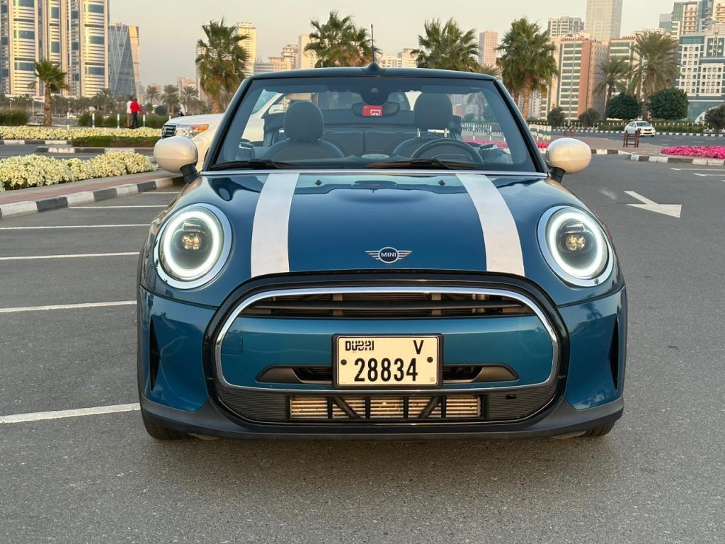 Mini Cooper Convertible 2024 للإيجار في دبي