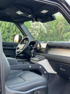 Land Rover Defender 110 2024 photo 3