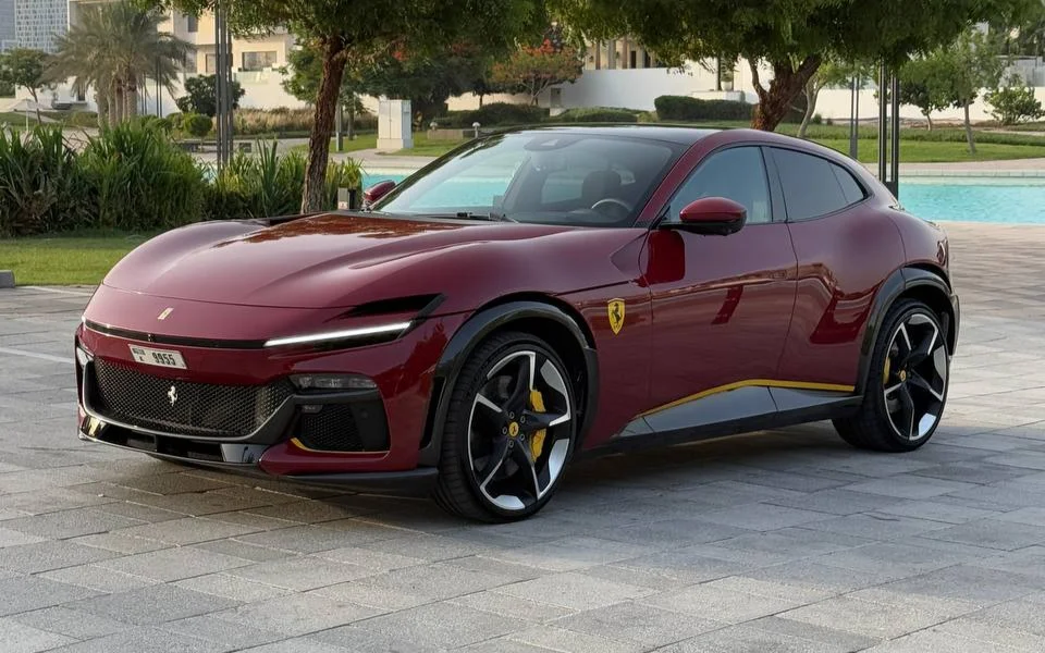 Ferrari Purosangue 2025 للإيجار في دبي