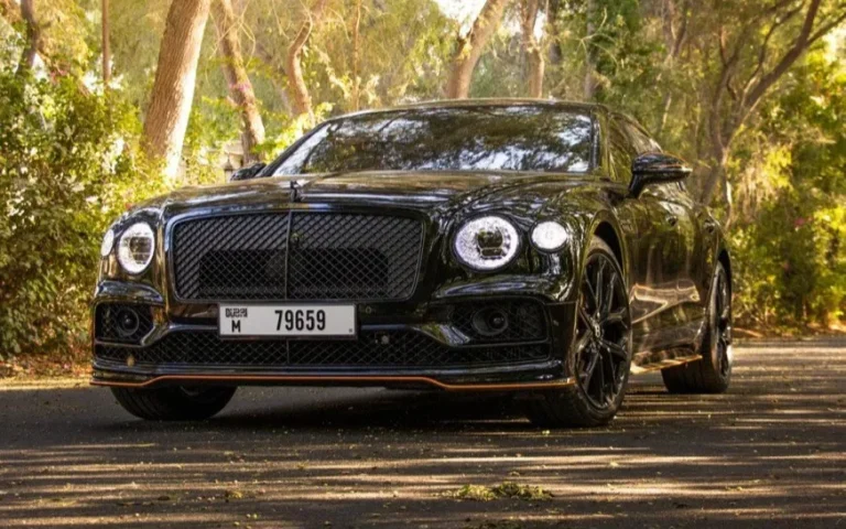 Bentley Flying Spur 2025 للإيجار في دبي