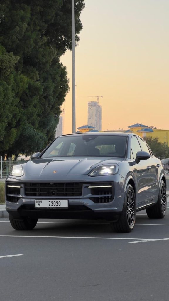Porsche Cayenne 2024 للإيجار في دبي