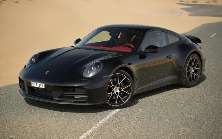 Porsche 911 Carrera Black 2025 للإيجار في دبي
