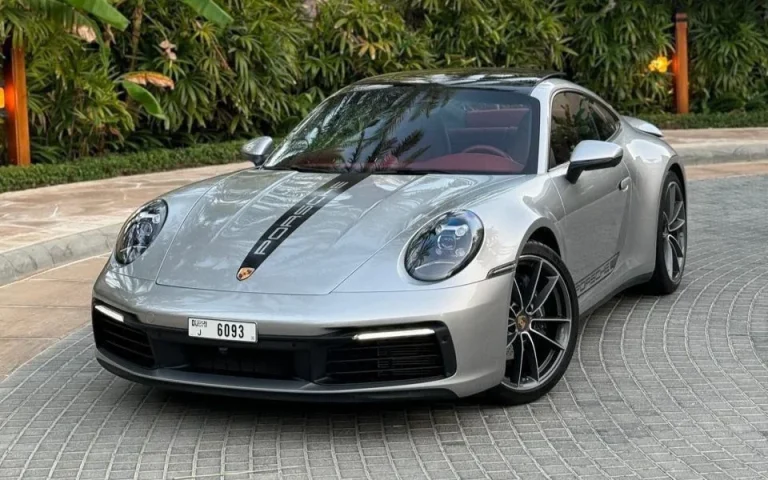Porsche 911 Carrera Silver 2025 للإيجار في دبي
