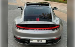 Porsche 911 Carrera Silver 2025 صورة 3