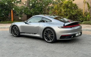 Porsche 911 Carrera Silver 2025 صورة 4