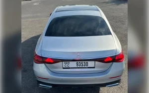 Mercedes-Benz E350 2025 Foto 4