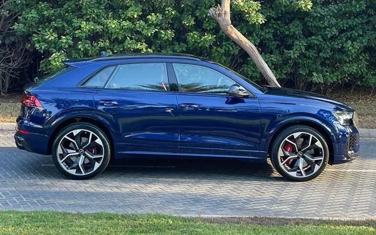 Audi RS Q8 2024 للإيجار في دبي