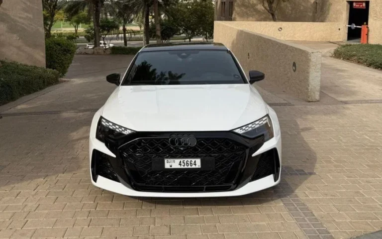 Audi RS3 2025 للإيجار في دبي
