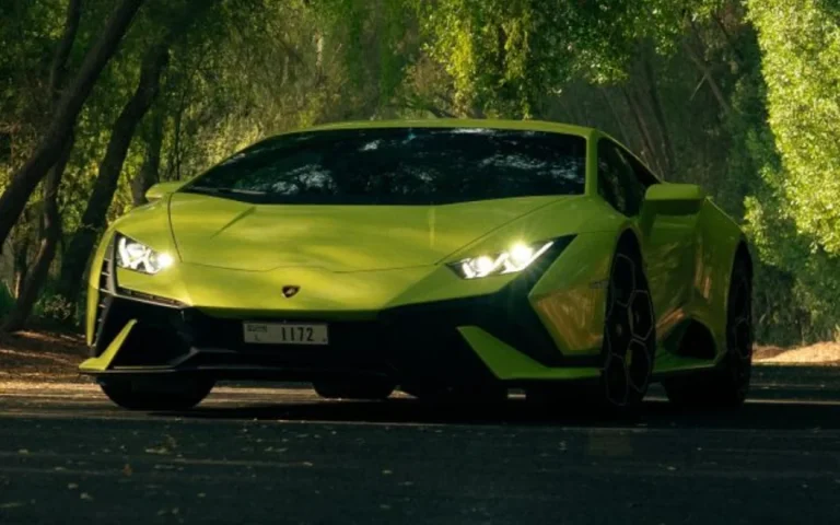 Lamborghini Huracan Tecnica 2024 للإيجار في دبي
