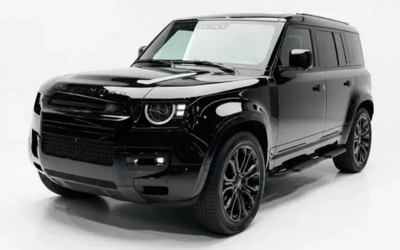 Land Rover Defender OCTA 2027 للإيجار في دبي