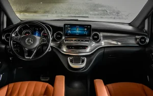 Mercedes V-Class V300d 2024 photo 5